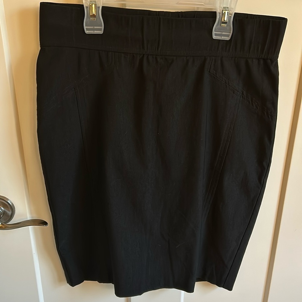 Frank Lyman black stretchy pencil skirt, size 10